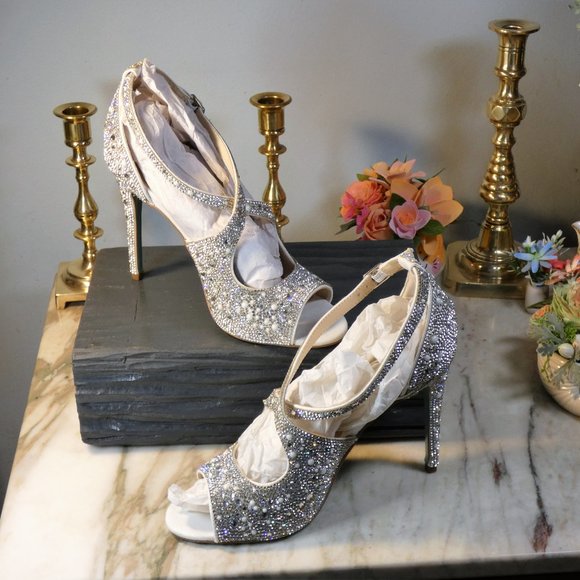 Like New EUC! Sexy and Elegant - Betsey Johnson SCOTI Heeled Sandal 8.5 $130 - Picture 13 of 14